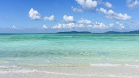 Selanjutnya ada Pulau Taktomi di Prefektur Okinawa. Primadonya yakni kawasan Pantai Kondoi yang memiliki air yang sangat jernih dan gelombang yang tenang.