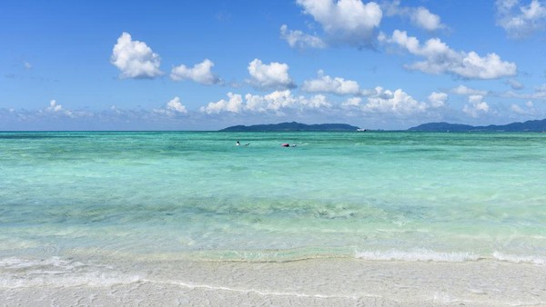 Selanjutnya ada Pulau Taktomi di Prefektur Okinawa. Primadonya yakni kawasan Pantai Kondoi yang memiliki air yang sangat jernih dan gelombang yang tenang. Selanjutnya ada Pulau Taktomi di Prefektur Okinawa. Primadonya yakni kawasan Pantai Kondoi yang memiliki air yang sangat jernih dan gelombang yang tenang.