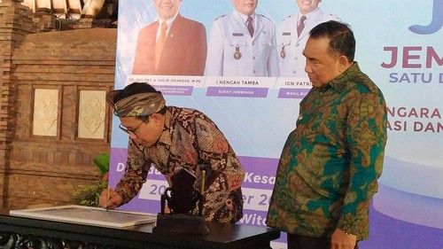 Menteri Desa PDTT Abdul Halim Iskandar meluncurkan Jembrana Satu Data Dari Desa (JSDDD), di Gedung Mendopo Kesari Negara, Jembrana, Bali, Selasa (20/9/2022).