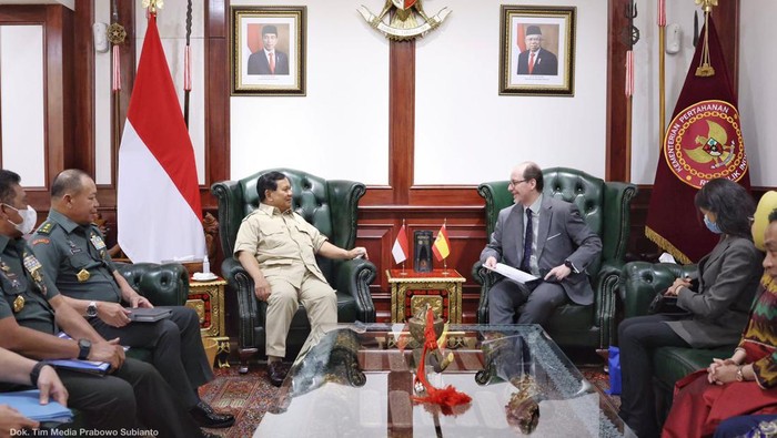 Menteri Pertahanan RI Prabowo Subianto menerima kunjungan Duta Besar (Dubes) Kerajaan Spanyol Francisco de Asis Aguilera Aranda.