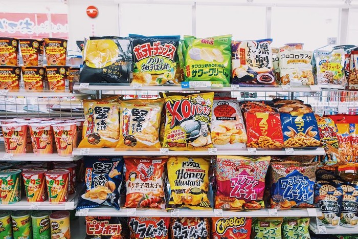 Minimarket Jepang Ini Penuh Makanan Unik dan Desainnya Keren