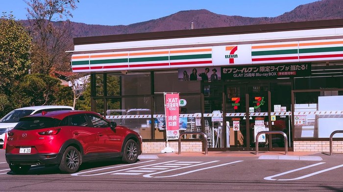 Minimarket Jepang Ini Penuh Makanan Unik dan Desainnya Keren Minimarket Jepang Ini Penuh Makanan Unik dan Desainnya Keren