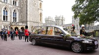 Mobil jenazah itu diperkirakan menggunakan basis sedan Jaguar XJ 2010 yang dimodifikasi. Mobil jenazah ini kabarnya dirancang oleh Keluarga Kerajaan dan Jaguar Land Rover. Kendaraan itu diubah dan dikustomisasi oleh Wilcox Limousines, yang berbasis di Wigan. AP/Jon Super