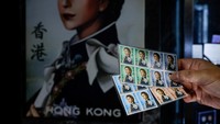 Pasca kematian Ratu Elizabeth II, bisnis toko suvenir semakin diminati. Barang-barang memoribilia seperti kartu pos dan koin kerajaan laku terjual.