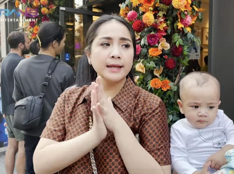 10 Keseruan Nagita Slavina Borong Roti di New York Bareng Cipung