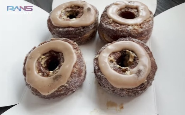 Nagita Slavina borong roti di New York.