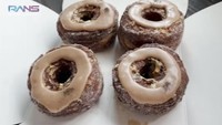 Tak ketinggalan, Nagita Slavina membeli cronut. Menu cronut menjadi andalan dari Dominique Ansel Bakery karena mereka adalah pelopor cronuts. Foto: YouTube RANS Entertainment
