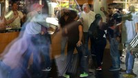 Penyanderaan yang dilakukan perempuan tersebut berlangsung selama satu jam di kantor cabang Bank Blom, di daerah Sodeco, Beirut, pada Rabu (14/9/2022).