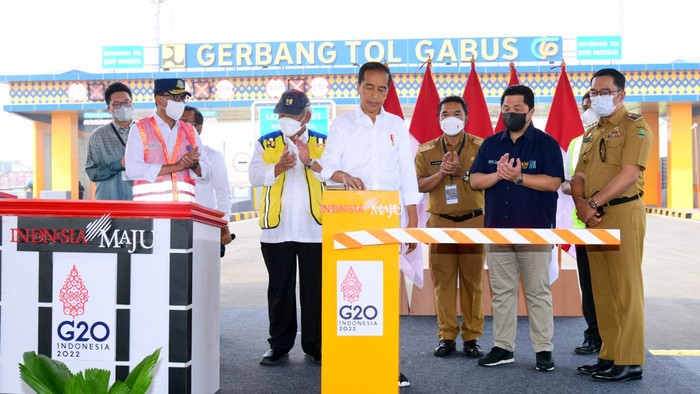Presiden Joko Widodo meresmikan dua jalan tol hari ini. Dua jalan tol tersebut adalah ruas tol Cibitung-Cilincing dan Serpong-Balaraja.