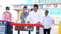 Tol Cibitung-Cilincing ini menurut Jokowi akan dikhususkan untuk kendaraan truk logistik dan barang.