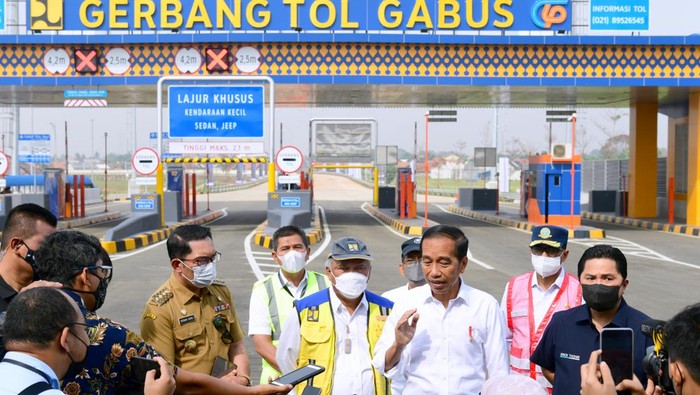 Presiden Joko Widodo meresmikan dua jalan tol hari ini. Dua jalan tol tersebut adalah ruas tol Cibitung-Cilincing dan Serpong-Balaraja.