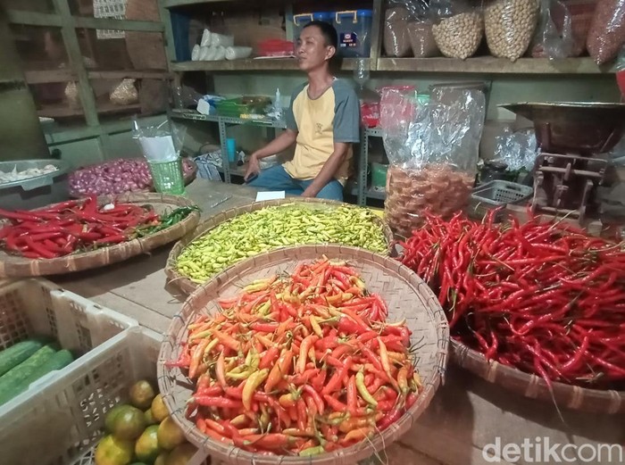 Pedagang cabai di Pasar Bitingan, Kudus, Selasa (20/9/2022).