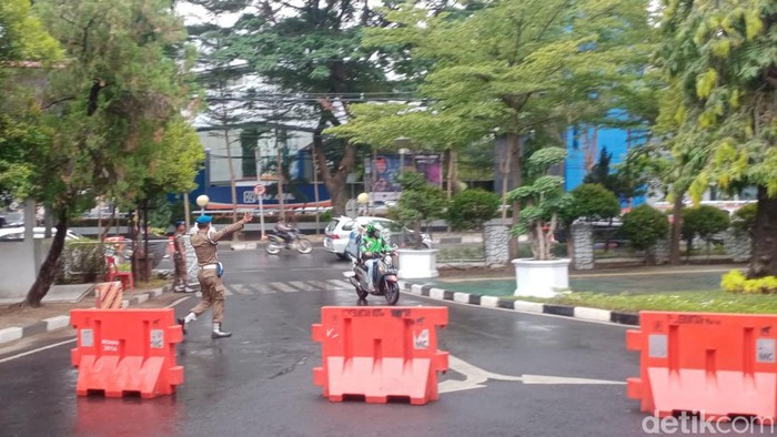 Penerapan ojol day atau hari ojol di Balai Kota Makassar.