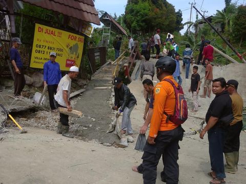 Pergeseran tanah terjadi di Desa Bojong Koneng, Kecamatan Babakan Madang, Bogor. Data terbaru, BPBD Kabupaten Bogor mencatat 1.020 jiwa terdampak peristiwa itu. (dok BNPB)