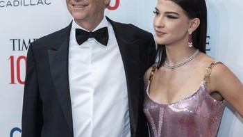 Ini saat Phoebe menemani ayahnya di suatu acara. Foto: Phoebe Gates