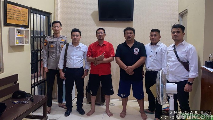 Polisi menangkap mantan Cabub Seluma Noviawan Ail karena terlibat penipuan.