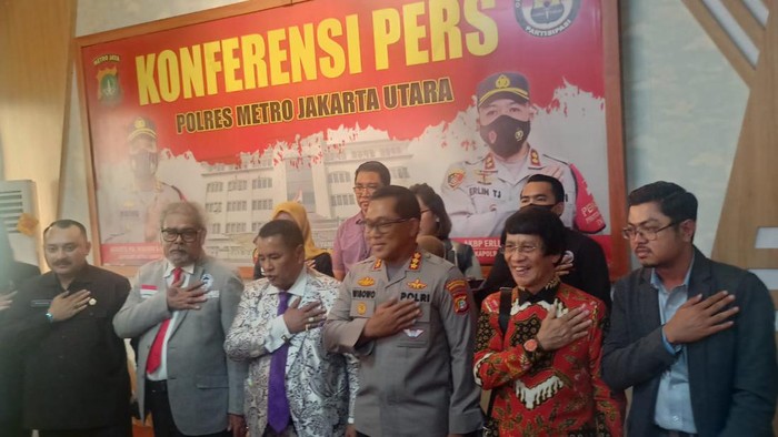 Polres Metro Jakarta Utara gelar rilis kasus ABG diperkosa 4 remaja di hutan kota di Jakut. Konferensi pers dihadiri Ketua Komnas PA Arist Merdeka Sirati, Ketua Umum LPAI Kak Seto, dan pengacara Hotman Paris Hutapea, Selasa (20/9/2022).