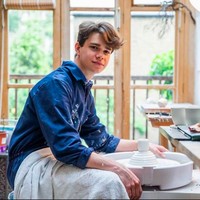 Samuel Chatto diketahui kini berstatus single. Dia sempat berpacaran dengan wanita bernama Sophie Pine yang sama-sama guru yoga. Hubungan keduanya kandas setelah empat tahun bersama. Foto: Instagram