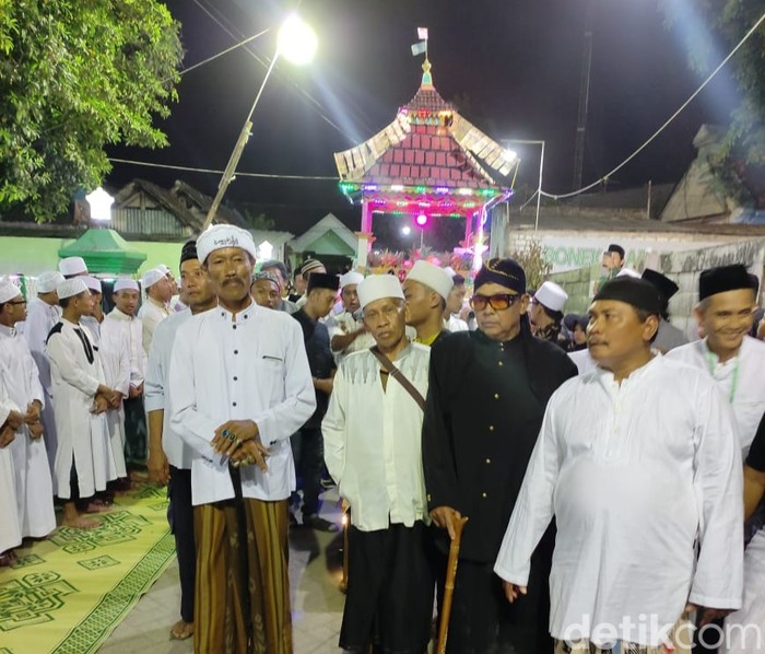 Warga Desa Suci, Kecamatan Manyar menggelar tradisi Rebo Wekasan. Tradisi ini turun-temurun sejak zaman Sunan Giri.