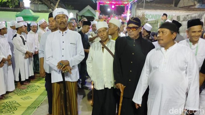 Warga Desa Suci, Kecamatan Manyar menggelar tradisi Rebo Wekasan. Tradisi ini turun-temurun sejak zaman Sunan Giri.