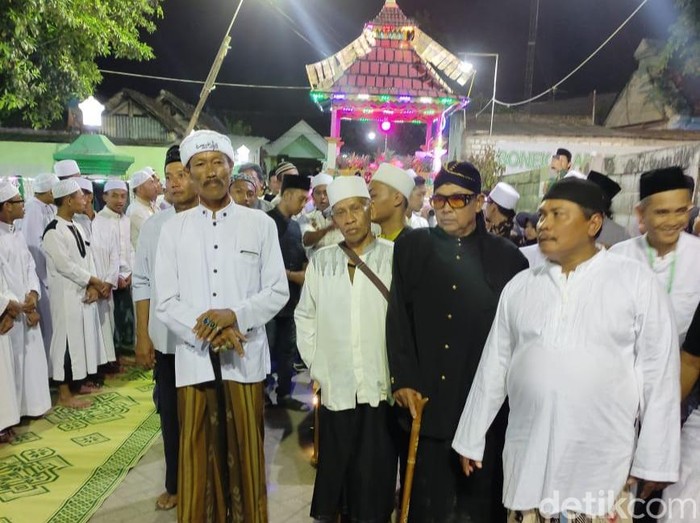 Warga Desa Suci, Kecamatan Manyar menggelar tradisi Rebo Wekasan. Tradisi ini turun-temurun sejak zaman Sunan Giri.