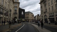 Jalan Piccadilly, London, nampak kosong saat pemakaman Ratu Elizabeth. AP/Lewis Joly