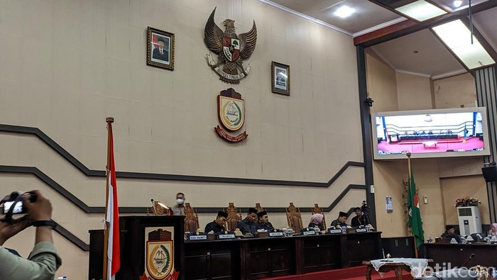 Sidang paripurna DPRD Makassar.