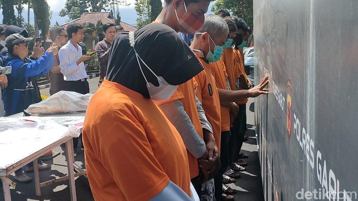 Sosok rentenir yang bongkar rumah warga di Garut