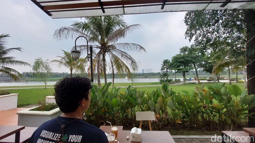 Foto: Kafe Pinggir Danau di Tangsel, Cocok untuk Kencan Tipis-tipis