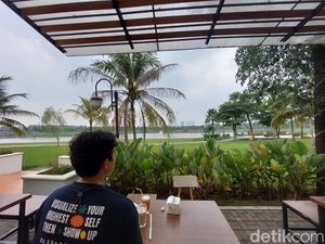 Foto: Kafe Pinggir Danau di Tangsel, Cocok untuk Kencan Tipis-tipis
