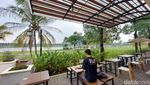 Foto: Kafe Pinggir Danau di Tangsel, Cocok untuk Kencan Tipis-tipis