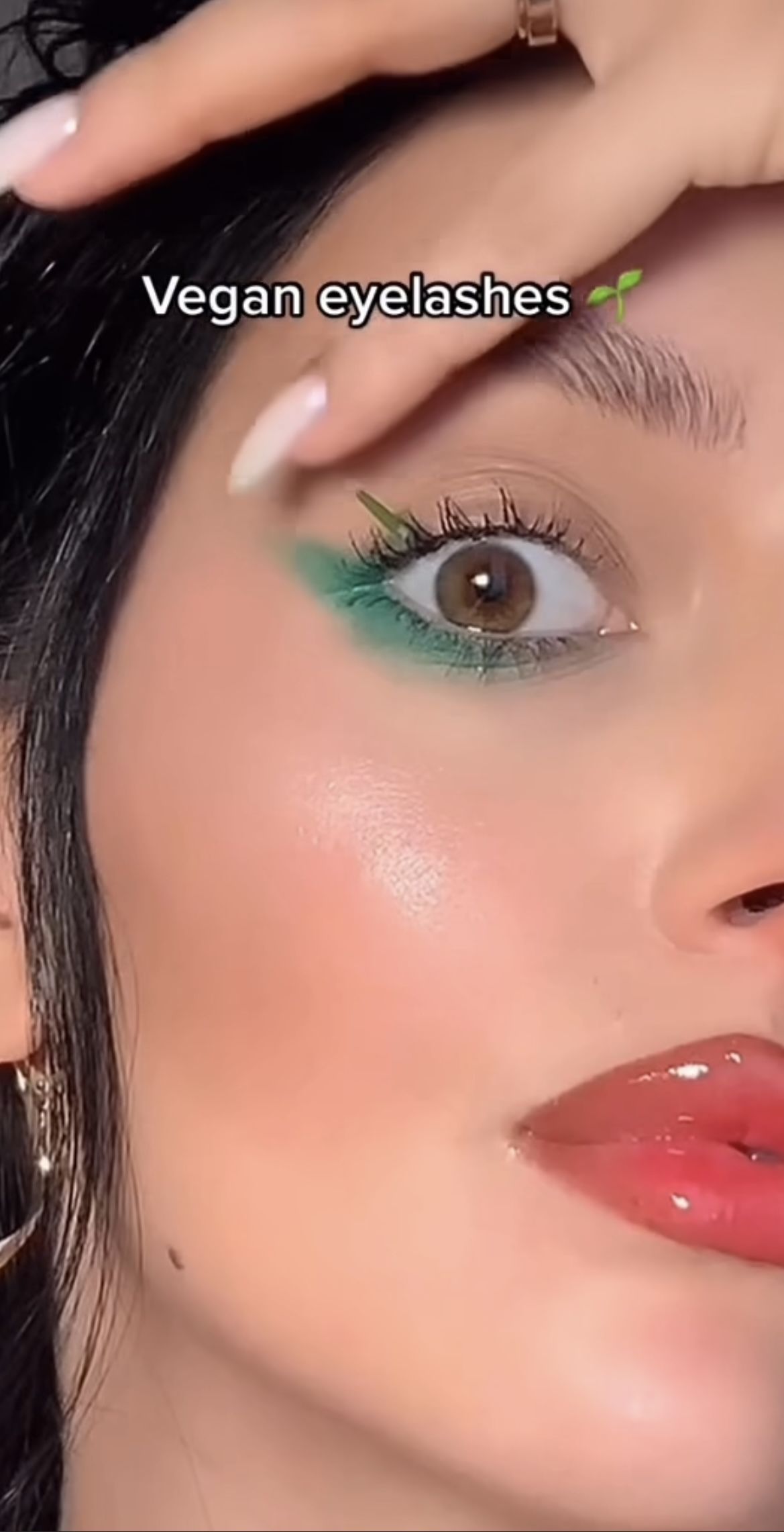 Tanam bulu mata viral Tanam bulu mata viral pakai rumput asli.