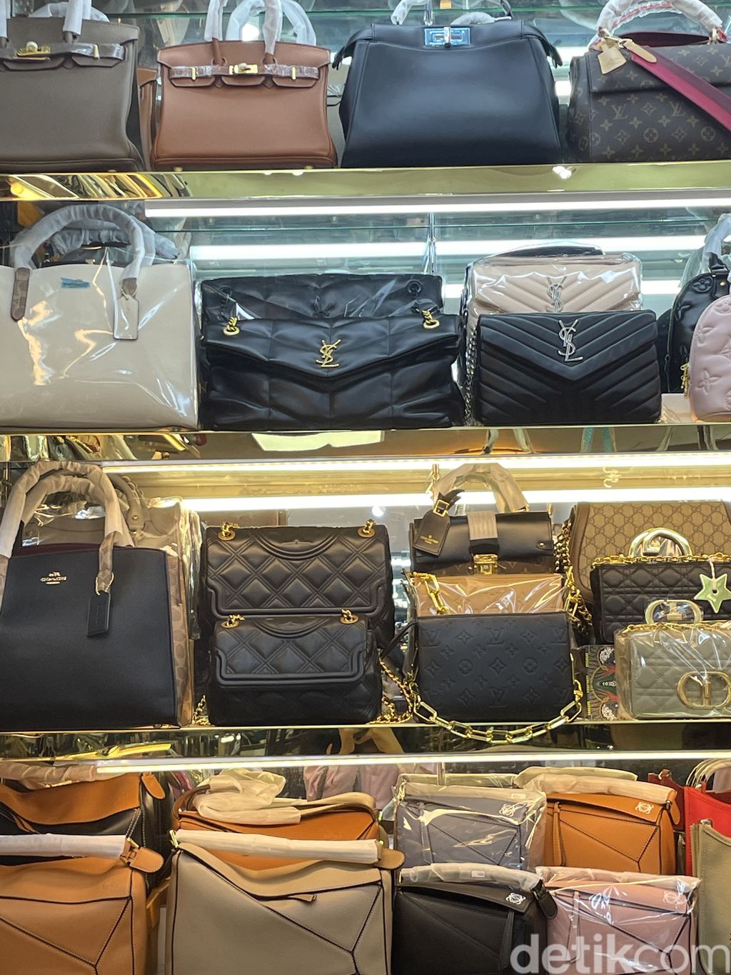 Tas branded KW