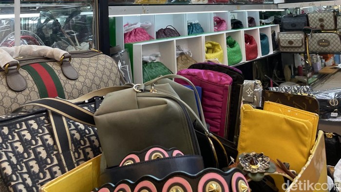 Tas branded KW