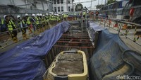 Ini penampakan saluran air kuno Batavia beserta jembatan Glodok Kuno ditemukan di lokasi proyek MRT Jakarta fase 2A Glodok-Kota, Selasa (20/9/2022).