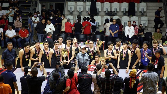Universitas Pelita Harapan dan Esa Unggul Juara turnamen basket Puan Maharani Cup 2022, Minggu (18/9/2022)