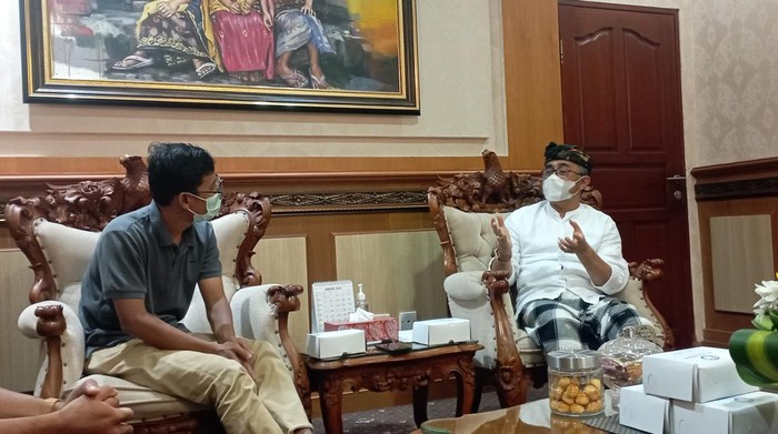 Wali Kota Denpasar I Gusti Ngurah Jaya Negara saat menerima audiensi detikBali, Kamis (15/9/2022).