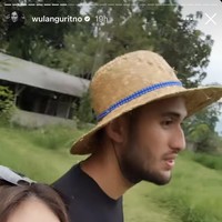 Wulan dan Sabda pun selalu terlihat tampil kompak dan mesra bersama. Walaupun terpaut usia 15 tahun dimana Sabda lebih muda dari Wulan, namun keduanya tampak serasi bersama. Foto: Instagram/@wulanguritno