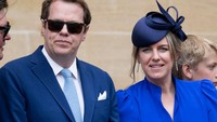 Kehadiran dua anak tiri Raja Charles III yaitu Tom Parker Bowles dan Laura Lopes di pemakaman Ratu Elizabeth II di Westminster Abbey, London, Inggris tak banyak tersorot. Sebab keduanya hadir sebagai rakyat biasa. Foto: Getty Images