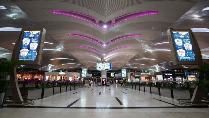 PT Angkasa Pura II melalui anak usaha yakni PT Angkasa Pura Aviasi bersama sejumlah maskapai segera menjadikan Bandara Kualanamu sebagai hub internasional.