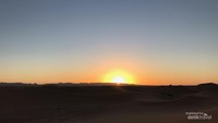 Indahnya saat menyaksikan matahari terbit di Gurun Sahara.