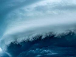 Foto Badai yang Menakutkan Sekaligus Menakjubkan