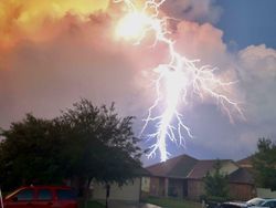 Foto Badai yang Menakutkan Sekaligus Menakjubkan