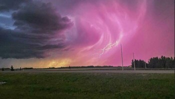 Badai di Edmonton, Kanada Foto: Boredpanda