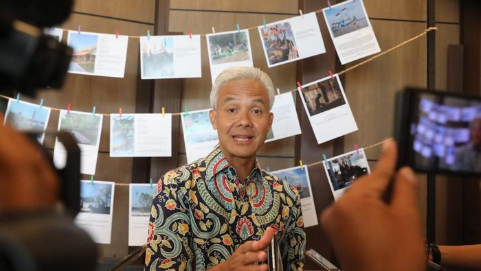 Ganjar saat menjadi pembicara dalam Dialog Kebijakan: Masa Depan Pekalongan Konsekuensi dari Setiap Kebijakan dan Aksi yang dilaksanakan di Arrus Hotel, Semarang pada Rabu (21/9).
