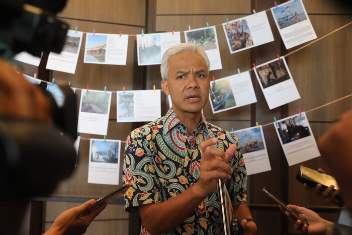 Ganjar saat menjadi pembicara dalam Dialog Kebijakan: Masa Depan Pekalongan Konsekuensi dari Setiap Kebijakan dan Aksi yang dilaksanakan di Arrus Hotel, Semarang pada Rabu (21/9).