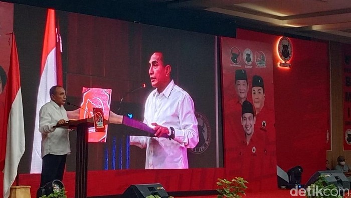 Gubsu Edy Rahmayadi saat menghadiri acara pelantikan BMI. (Ahmad Arfah/detikSumut)