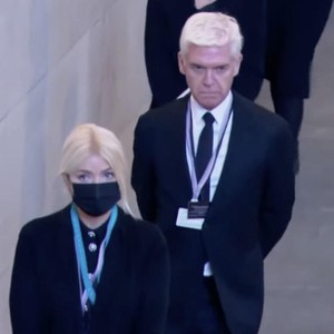 Presenter TV Dituduh Melayat Ratu Elizabeth II Tanpa Antre, Banjir Hujatan Presenter TV Dituduh Melayat Ratu Elizabeth II Tanpa Antre, Banjir Hujatan