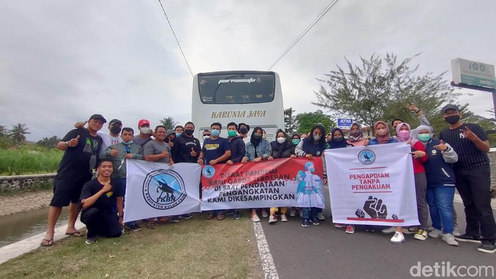 Honorer tenaga kesehatan dan non kesehatan fasyankes asal Kulon Progo yang akan bertolak ke Istana, Jakarta, Rabu (21/9/2022).
