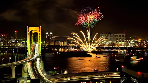 Berikutnya, pest kembang api juga digelar di Odaiba, Tokyo. Pesta ini digelar setiap hari Sabtu selama bulan Desember lho. Berikutnya, pest kembang api juga digelar di Odaiba, Tokyo. Pesta ini digelar setiap hari Sabtu selama bulan Desember lho.